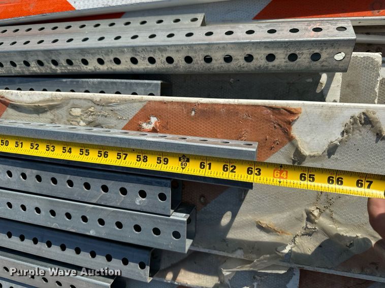 image for item LC9096 Traffic barriers 