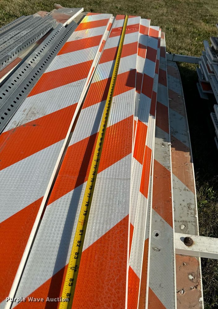 image for item LC9096 Traffic barriers 