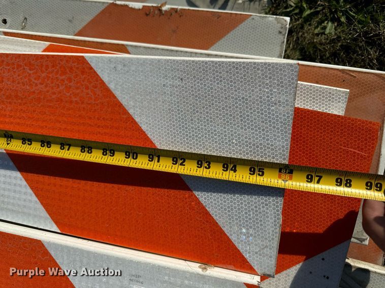 image for item LC9096 Traffic barriers 