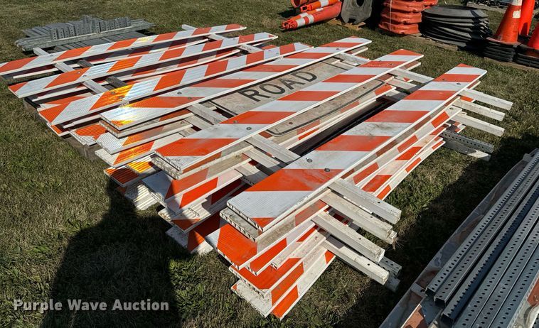 image for item LC9096 Traffic barriers 