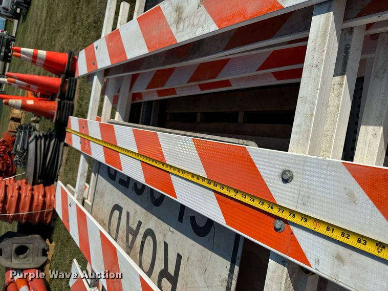 image for item LC9096 Traffic barriers 