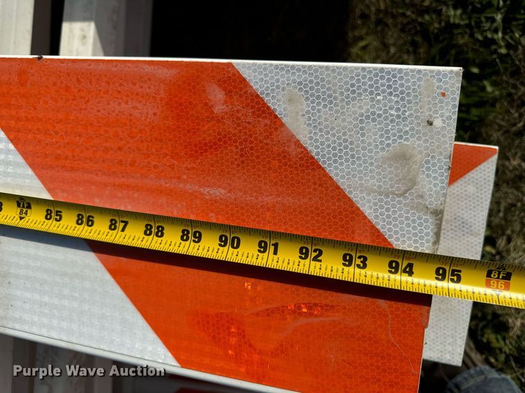 image for item LC9096 Traffic barriers 