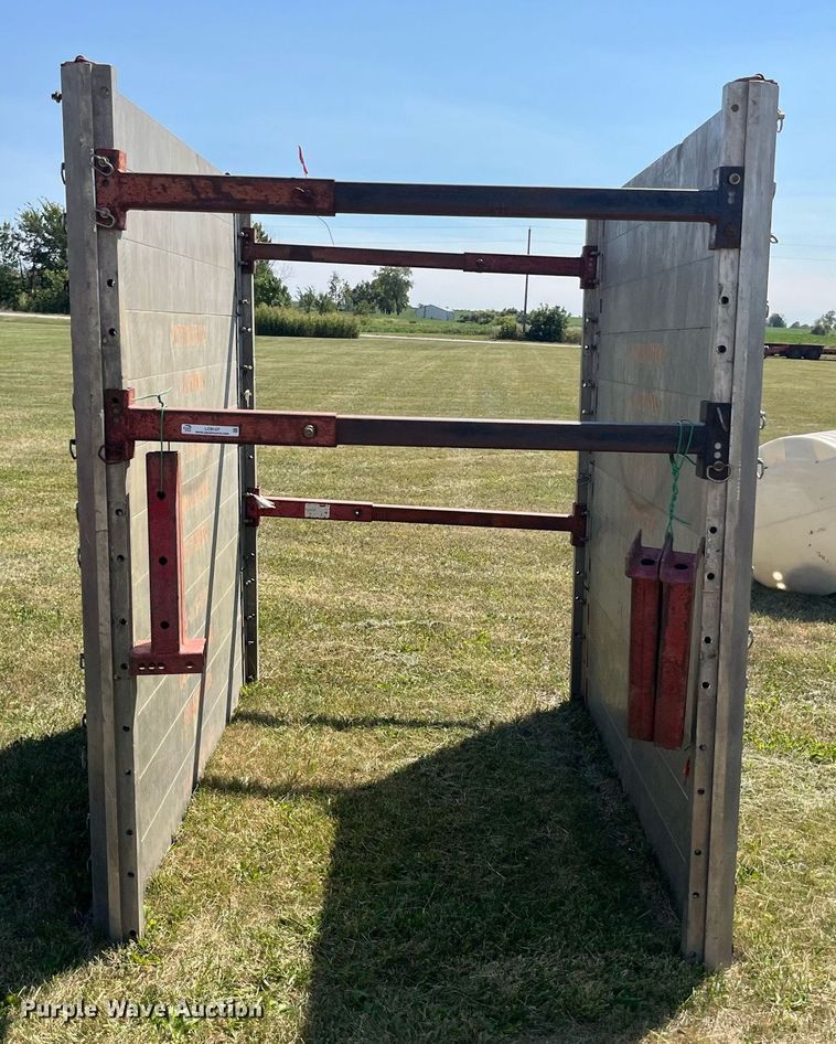 image for item LC9107 Trench box