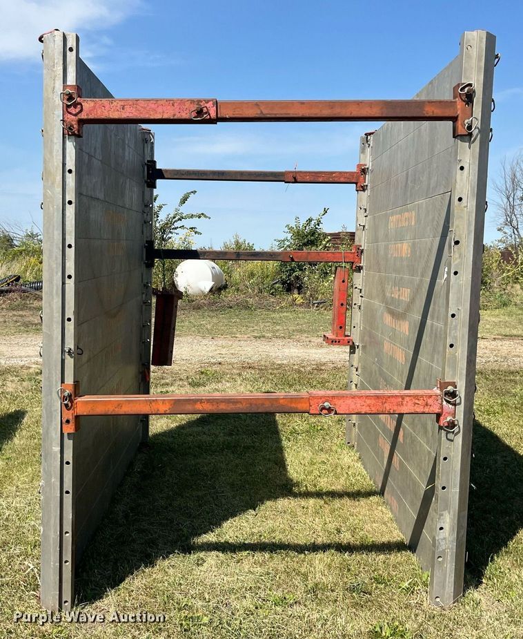 image for item LC9107 Trench box