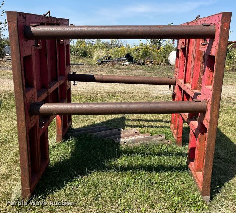 image for item LC9108 Trench box