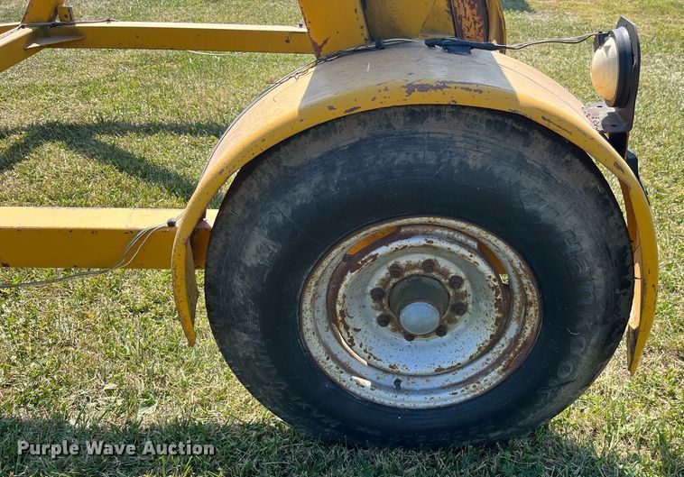 image for item LC9135 2000 reel trailer