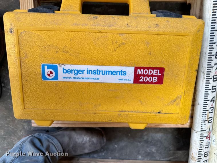 image for item LC9145 2001 Laser Alignment LB-10 laser beacon system