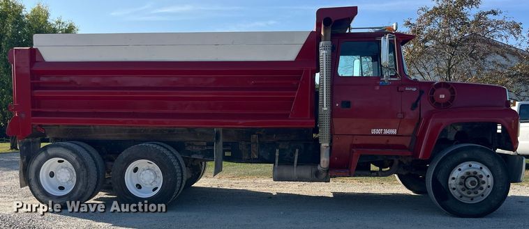 image for item LC9169 1997 Ford LT9000 dump truck