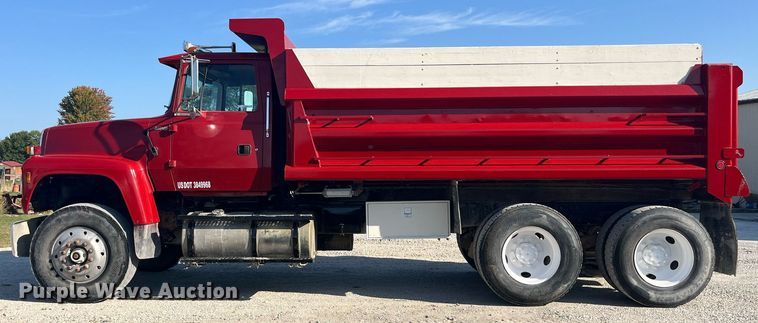 image for item LC9169 1997 Ford LT9000 dump truck