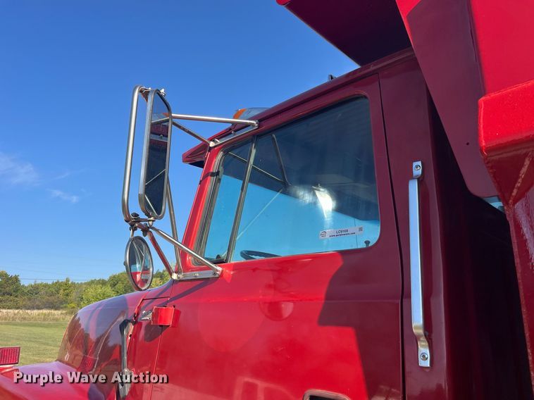 image for item LC9169 1997 Ford LT9000 dump truck