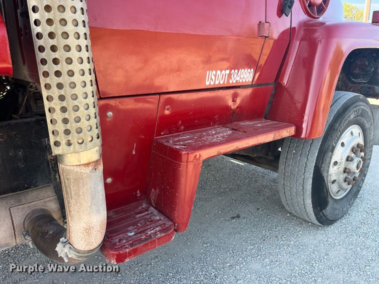 image for item LC9169 1997 Ford LT9000 dump truck