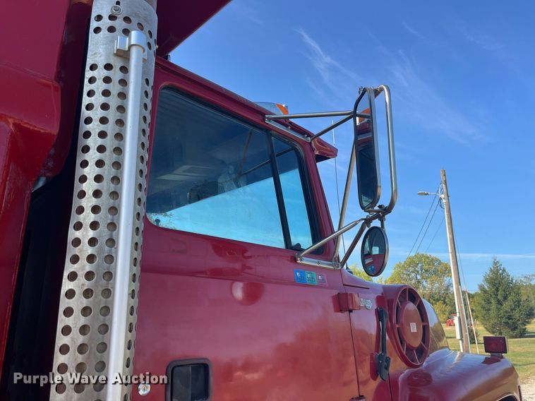 image for item LC9169 1997 Ford LT9000 dump truck