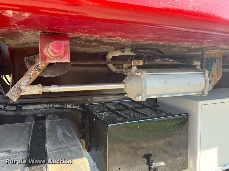 image for item LC9169 1997 Ford LT9000 dump truck