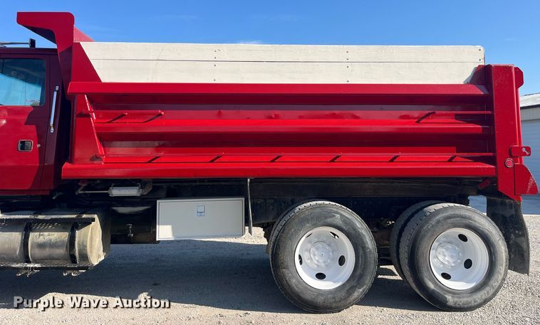 image for item LC9169 1997 Ford LT9000 dump truck