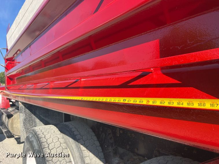 image for item LC9169 1997 Ford LT9000 dump truck