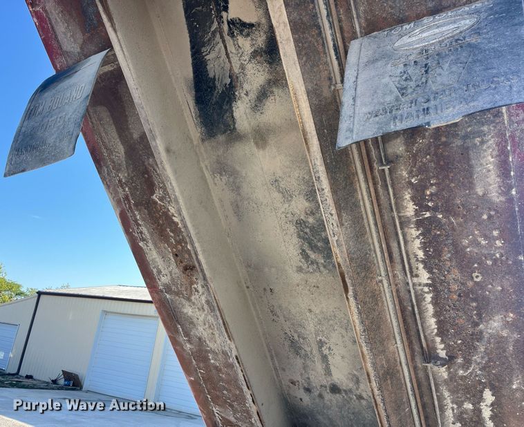 image for item LC9169 1997 Ford LT9000 dump truck