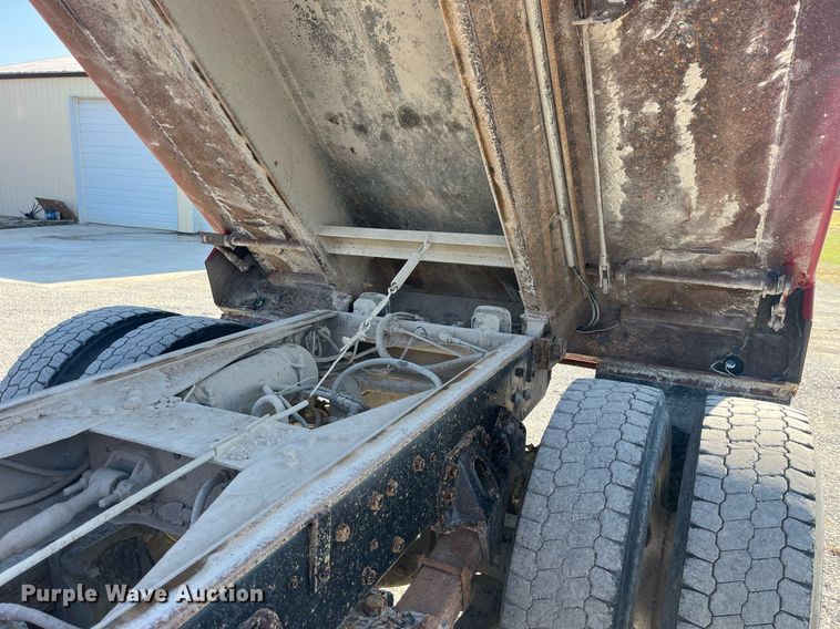 image for item LC9169 1997 Ford LT9000 dump truck