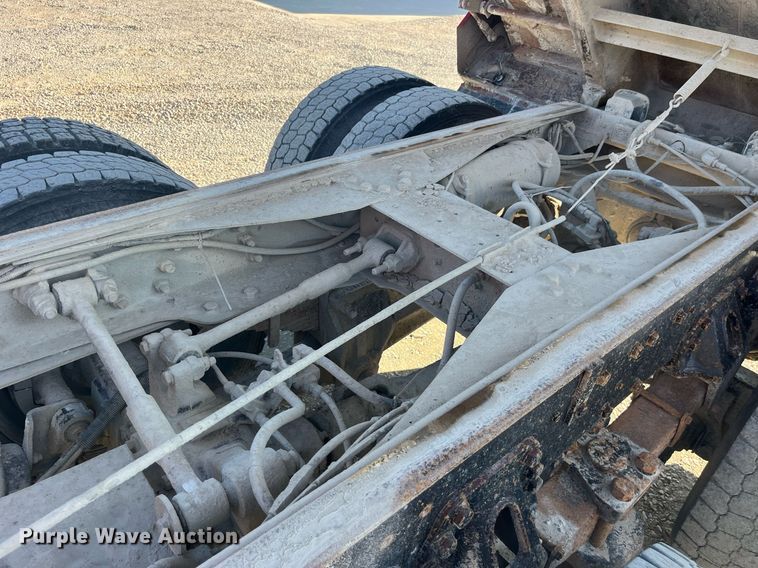 image for item LC9169 1997 Ford LT9000 dump truck