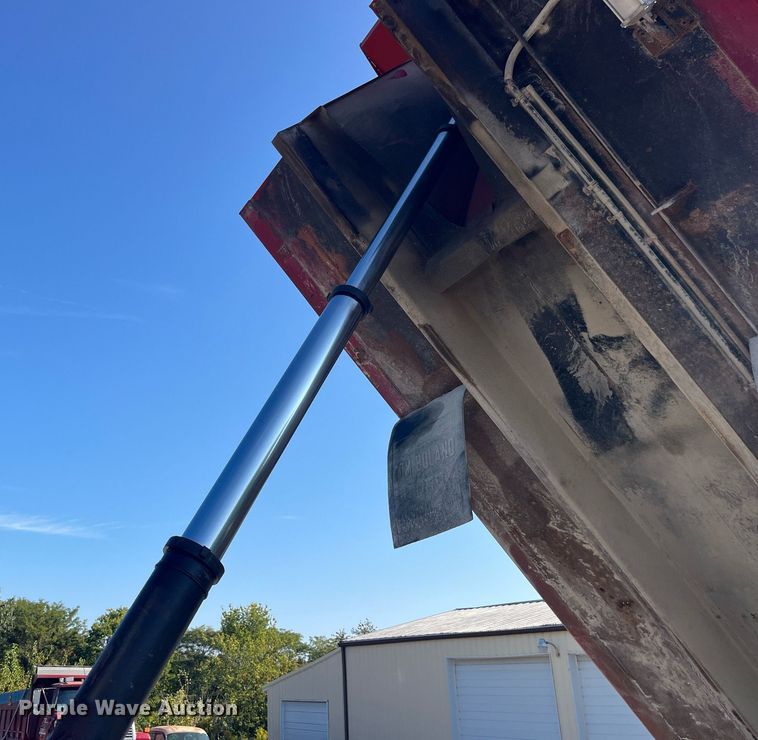 image for item LC9169 1997 Ford LT9000 dump truck