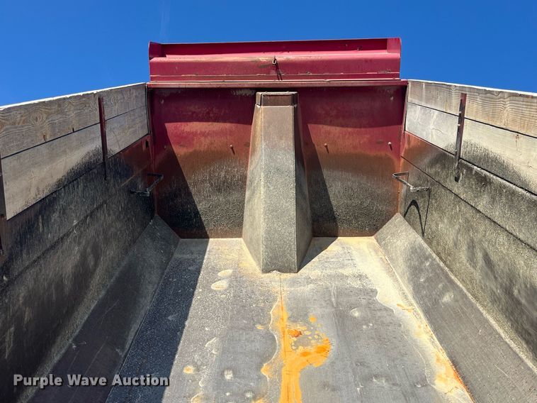 image for item LC9169 1997 Ford LT9000 dump truck