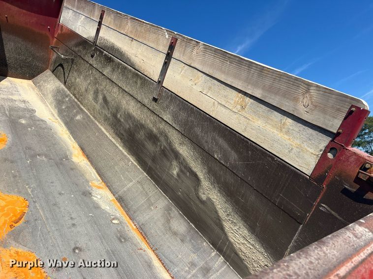 image for item LC9169 1997 Ford LT9000 dump truck