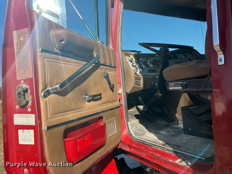 image for item LC9169 1997 Ford LT9000 dump truck