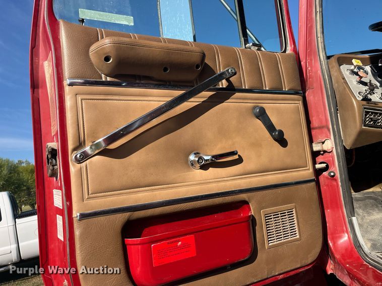 image for item LC9169 1997 Ford LT9000 dump truck