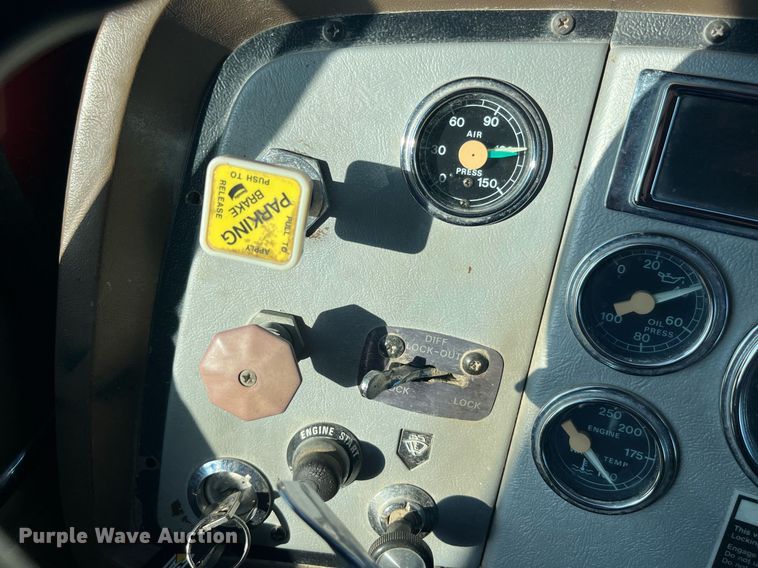 image for item LC9169 1997 Ford LT9000 dump truck