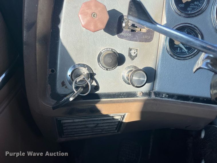 image for item LC9169 1997 Ford LT9000 dump truck