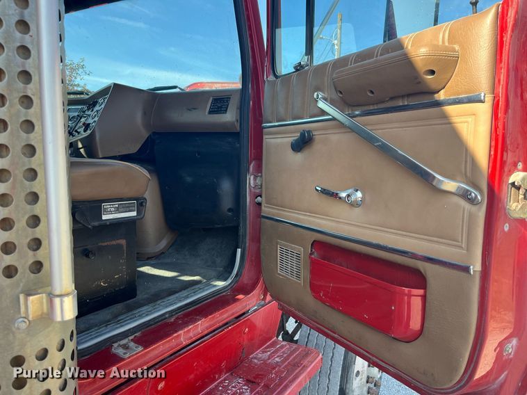 image for item LC9169 1997 Ford LT9000 dump truck