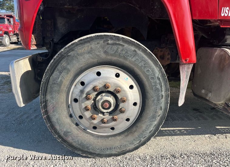 image for item LC9169 1997 Ford LT9000 dump truck