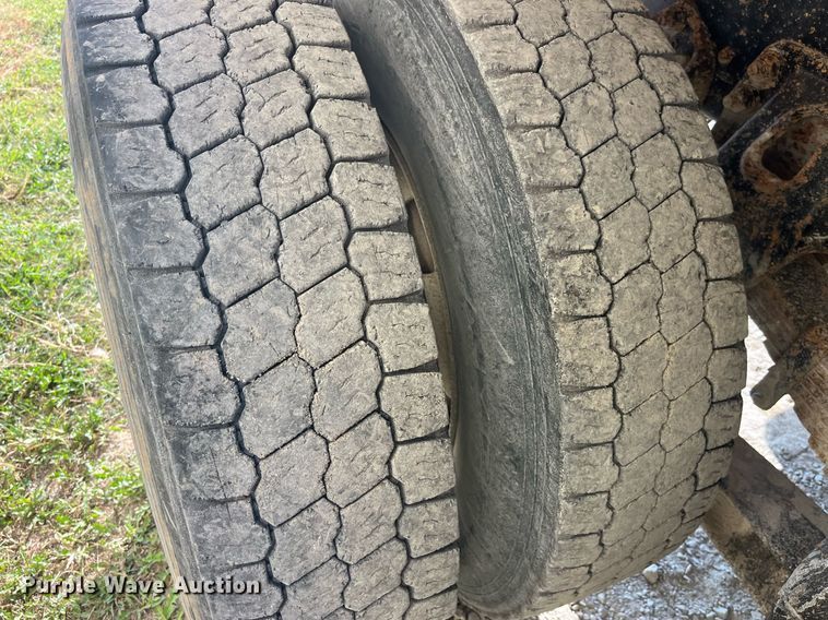 image for item LC9169 1997 Ford LT9000 dump truck