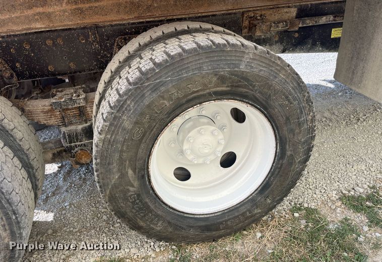 image for item LC9169 1997 Ford LT9000 dump truck