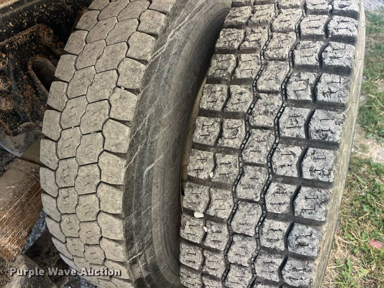 image for item LC9169 1997 Ford LT9000 dump truck