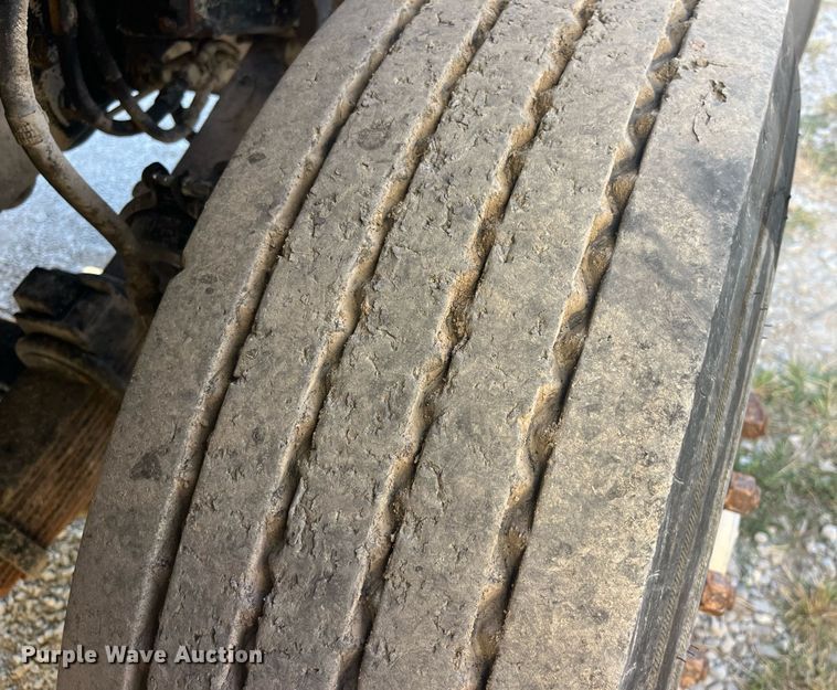 image for item LC9169 1997 Ford LT9000 dump truck