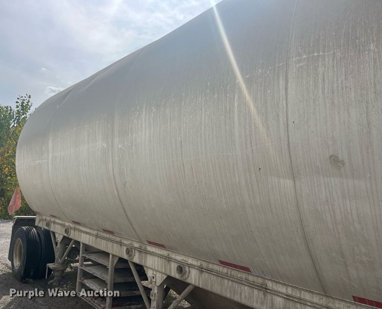 image for item LC9183 Butler tank trailer