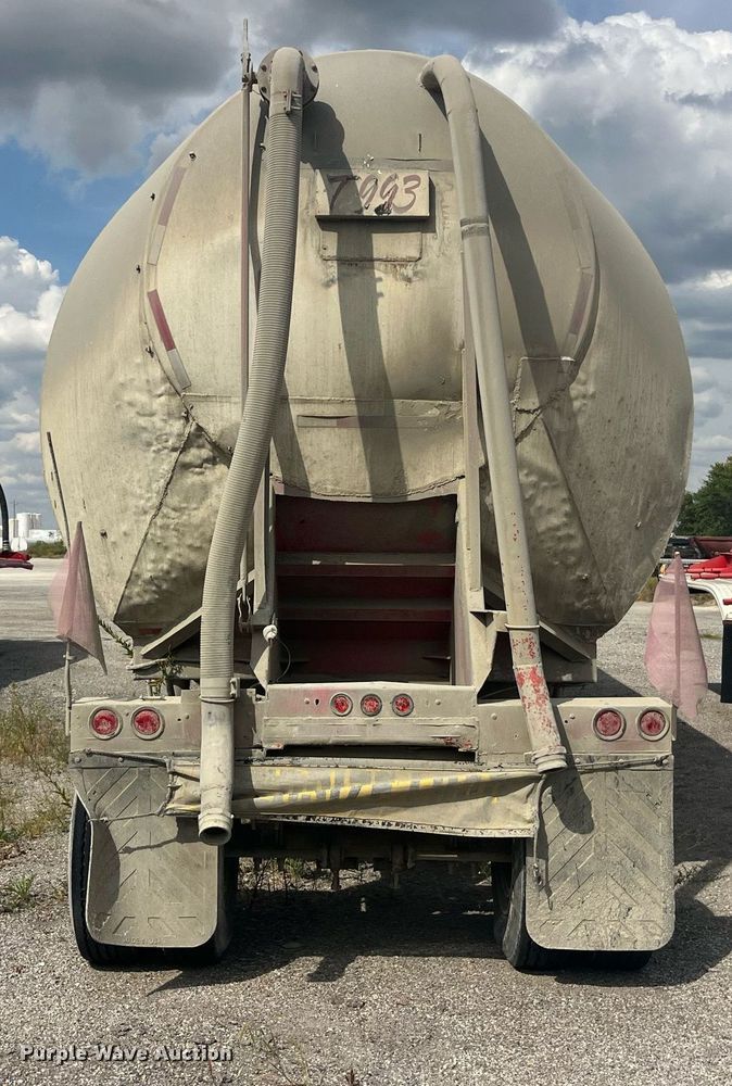 image for item LC9183 Butler tank trailer