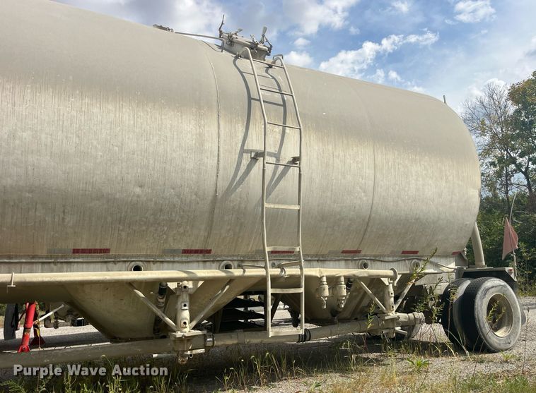 image for item LC9183 Butler tank trailer