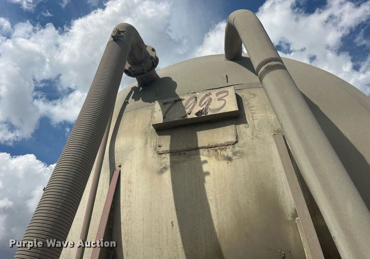 image for item LC9183 Butler tank trailer