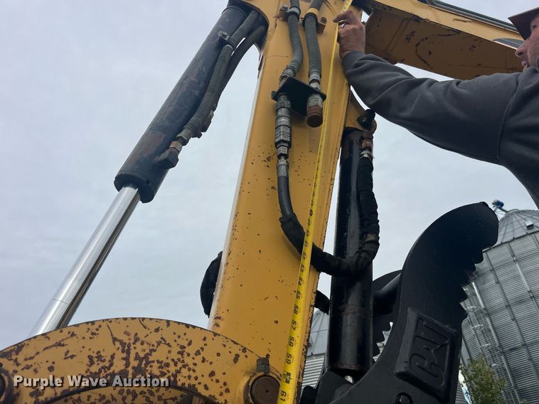 image for item LC9222 2006 Caterpillar  304C CR mini excavator