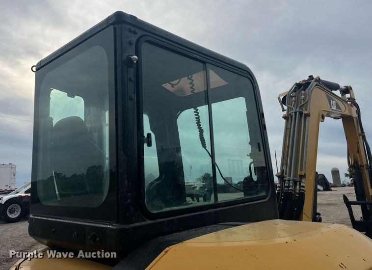 image for item LC9222 2006 Caterpillar  304C CR mini excavator