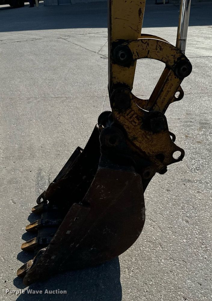 image for item MV9108 2010 Caterpillar  303.5C CR mini excavator