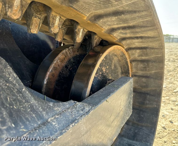 image for item MV9159 2022 Kubota  SVL97-2 tracked skid steer loader