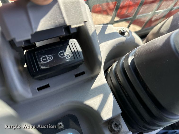 image for item MV9160 2022 Kubota  SVL75-2 tracked skid steer loader