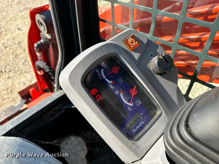 image for item MV9160 2022 Kubota  SVL75-2 tracked skid steer loader