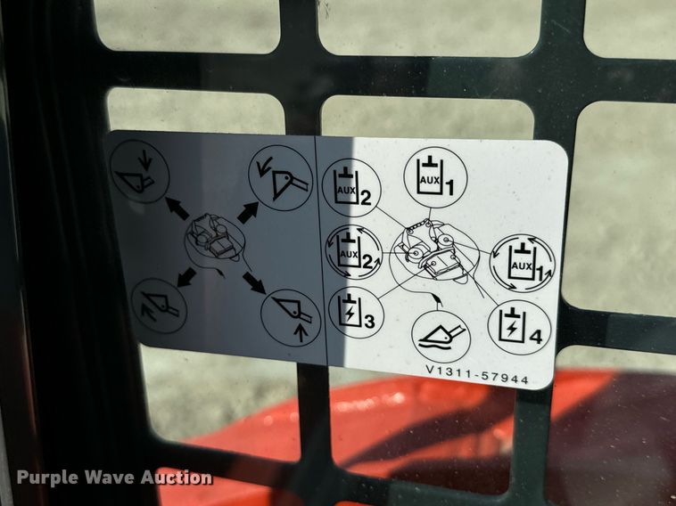 image for item MV9160 2022 Kubota  SVL75-2 tracked skid steer loader