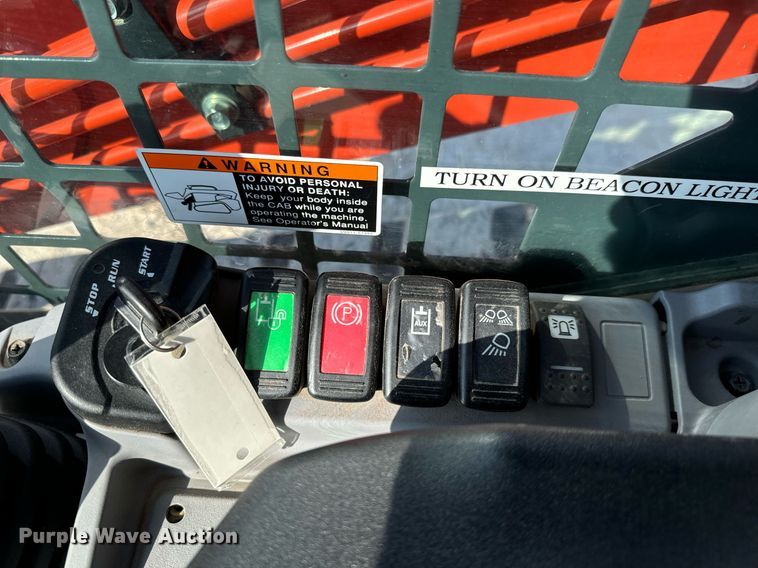 image for item MV9161 2020 Kubota  SVL75-2 tracked skid steer loader