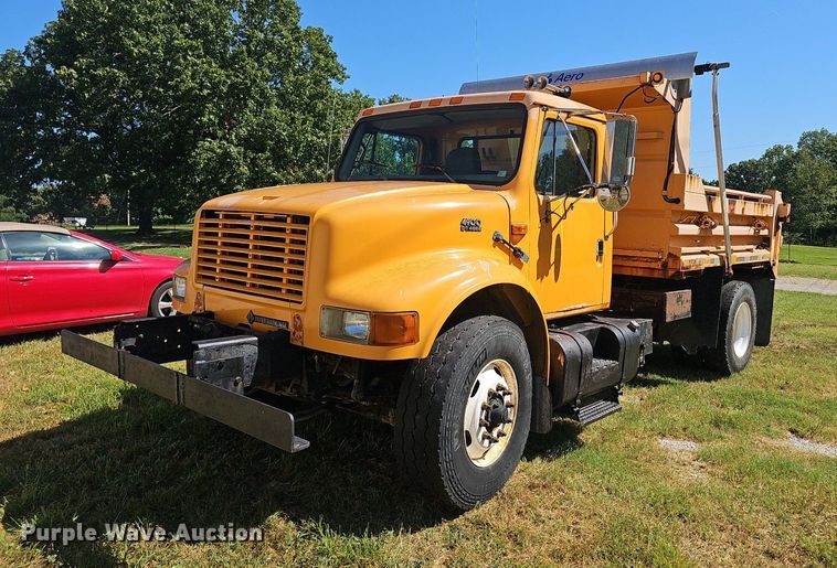 image for item NX9045 2002 International  4900  dump truck