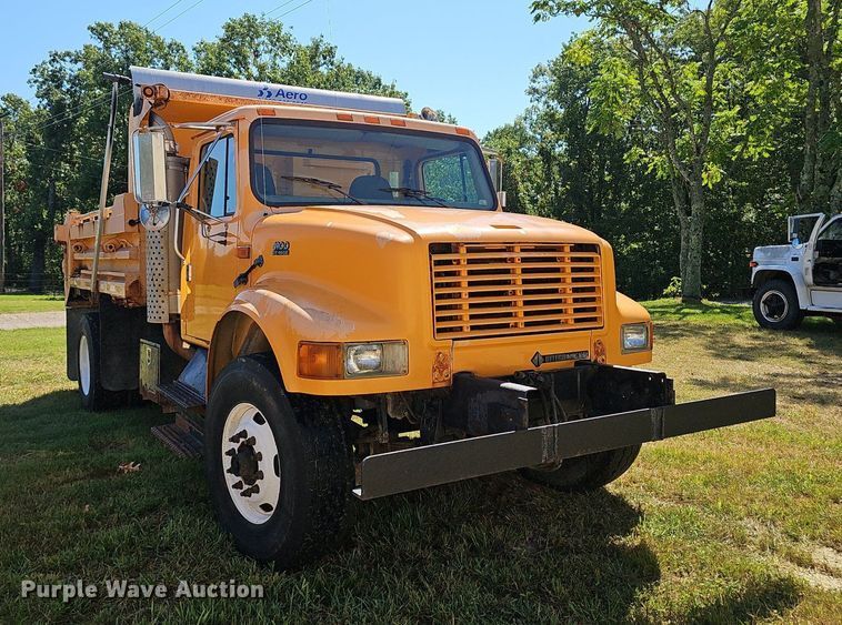 image for item NX9045 2002 International  4900  dump truck