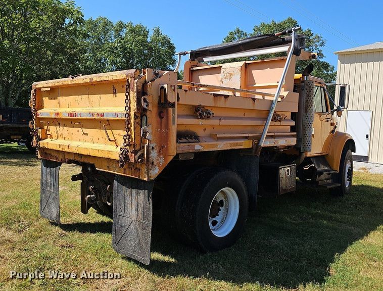 image for item NX9045 2002 International  4900  dump truck
